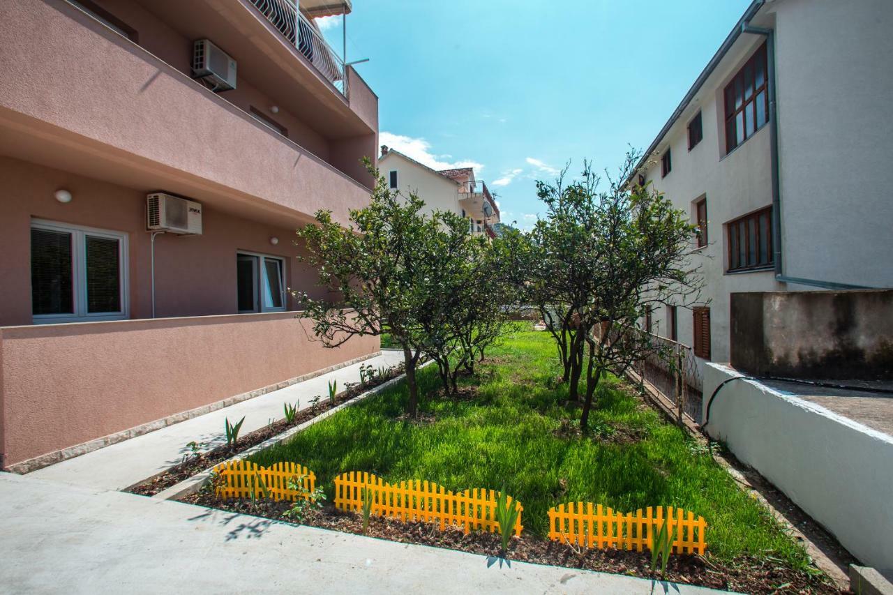 Libra Apartments Tivat Exterior photo